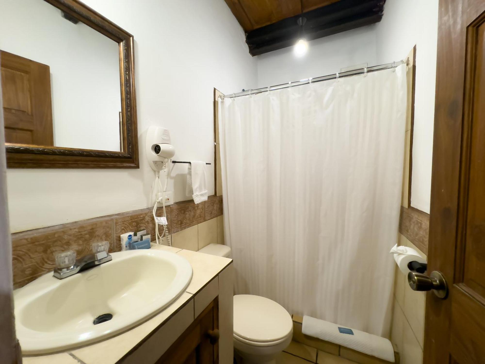 Hotel Cacique Real Antigua Phòng bức ảnh